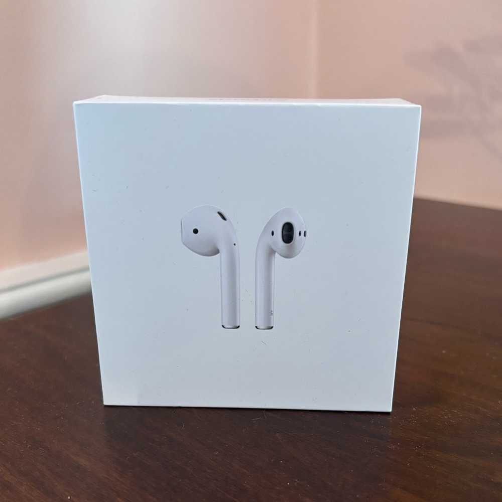 Apple AirPods 1st Gen Wireless In Ear Earbuds with Case